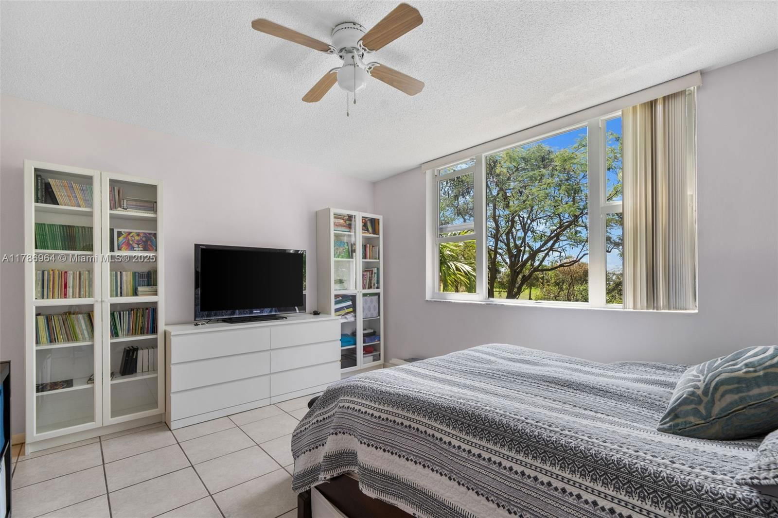 Real estate property located at 3800 Hillcrest Dr #210, Broward, Hillcrest East No 25 Cond, Hollywood, FL