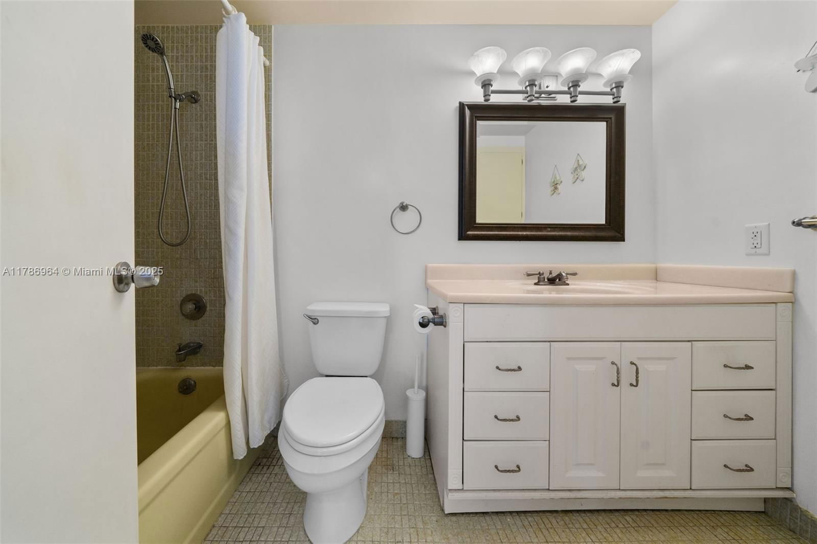 Real estate property located at 3800 Hillcrest Dr #210, Broward, Hillcrest East No 25 Cond, Hollywood, FL