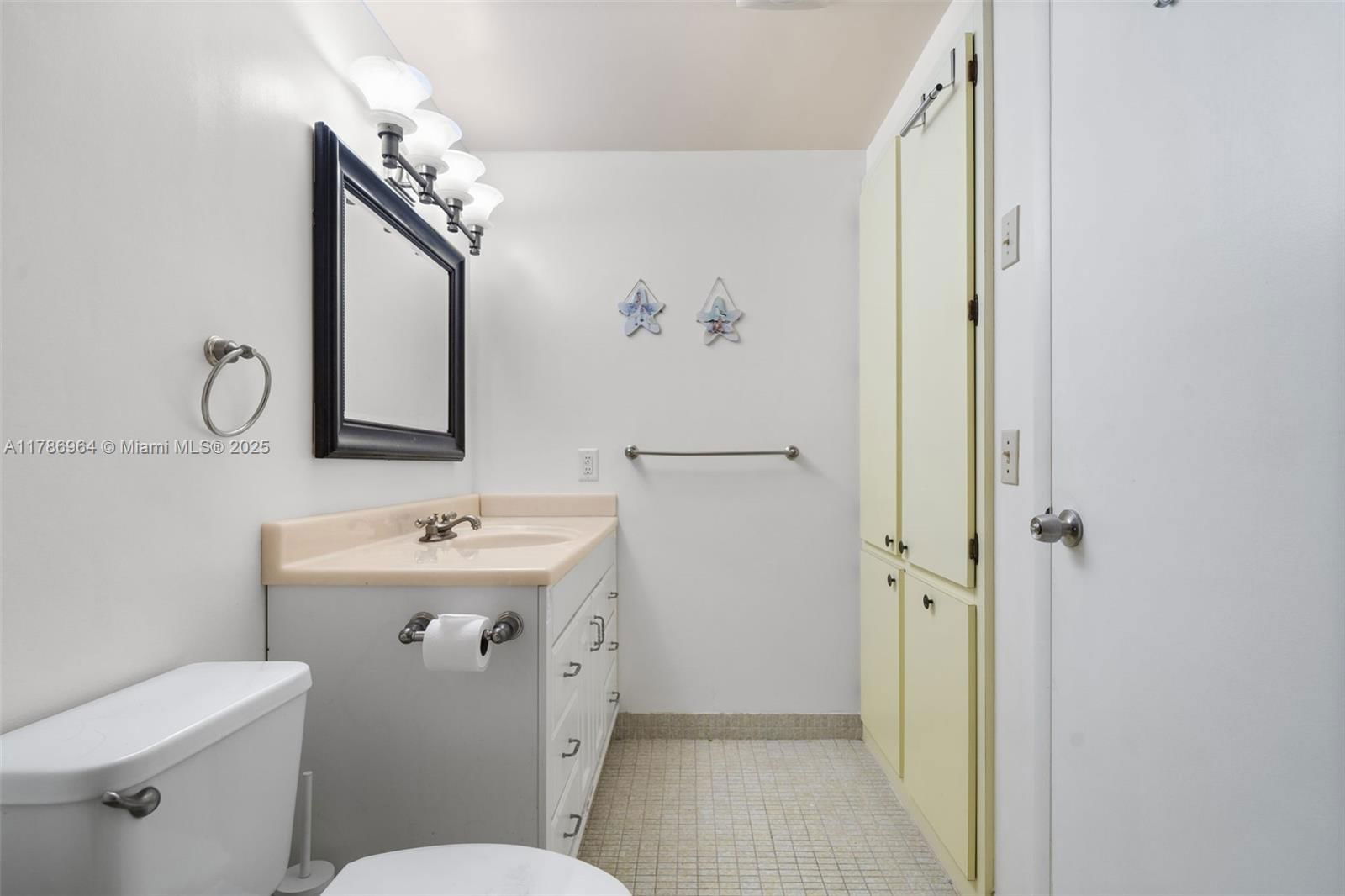 Real estate property located at 3800 Hillcrest Dr #210, Broward, Hillcrest East No 25 Cond, Hollywood, FL