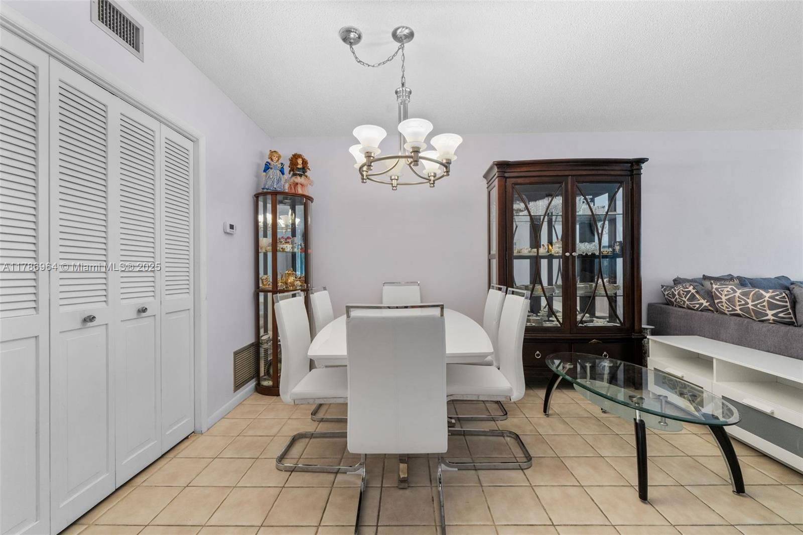 Real estate property located at 3800 Hillcrest Dr #210, Broward, Hillcrest East No 25 Cond, Hollywood, FL