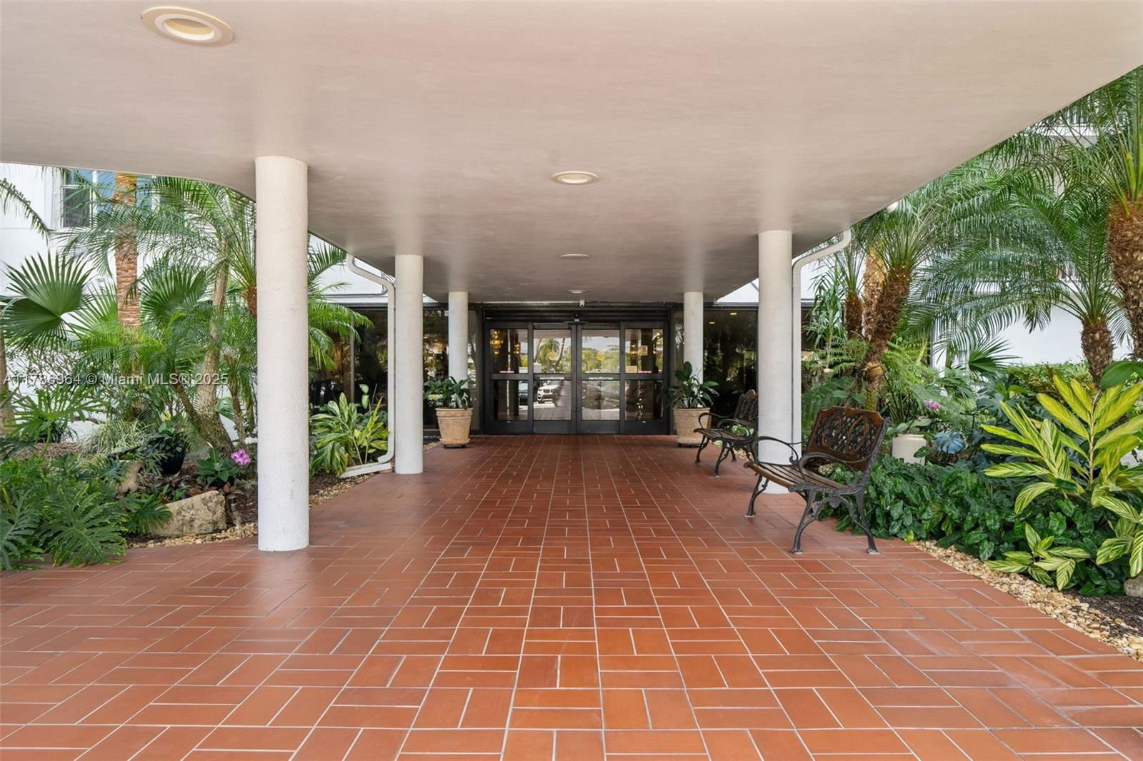 Real estate property located at 3800 Hillcrest Dr #210, Broward, Hillcrest East No 25 Cond, Hollywood, FL