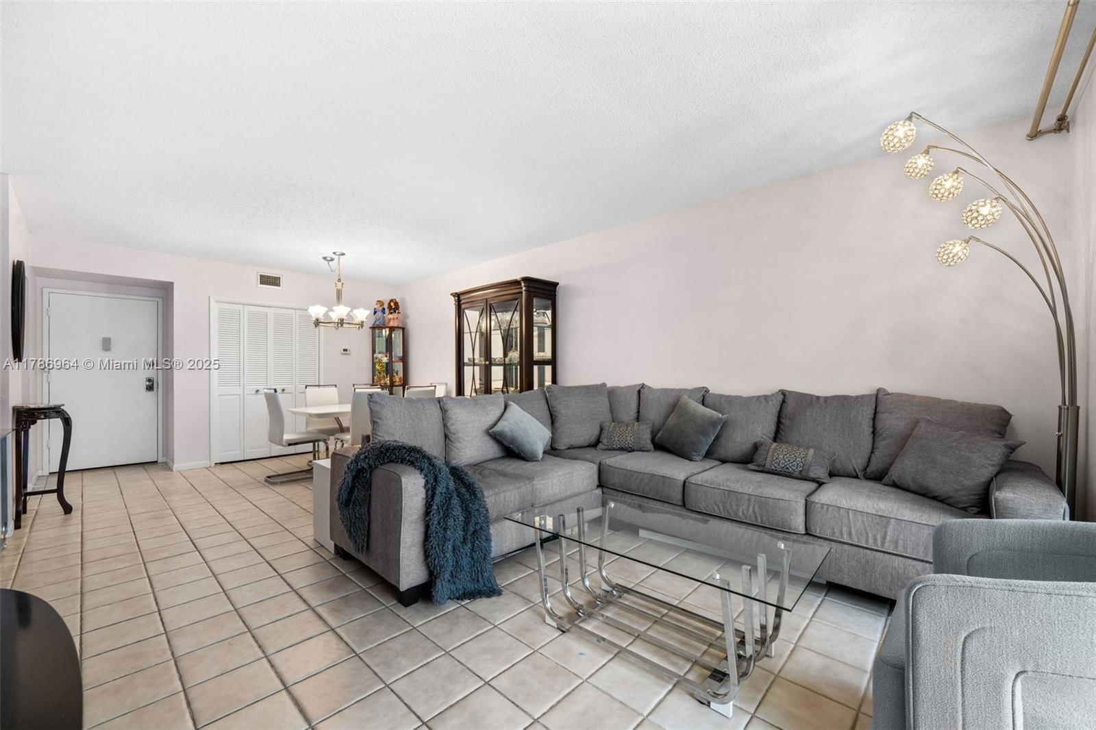 Real estate property located at 3800 Hillcrest Dr #210, Broward, Hillcrest East No 25 Cond, Hollywood, FL