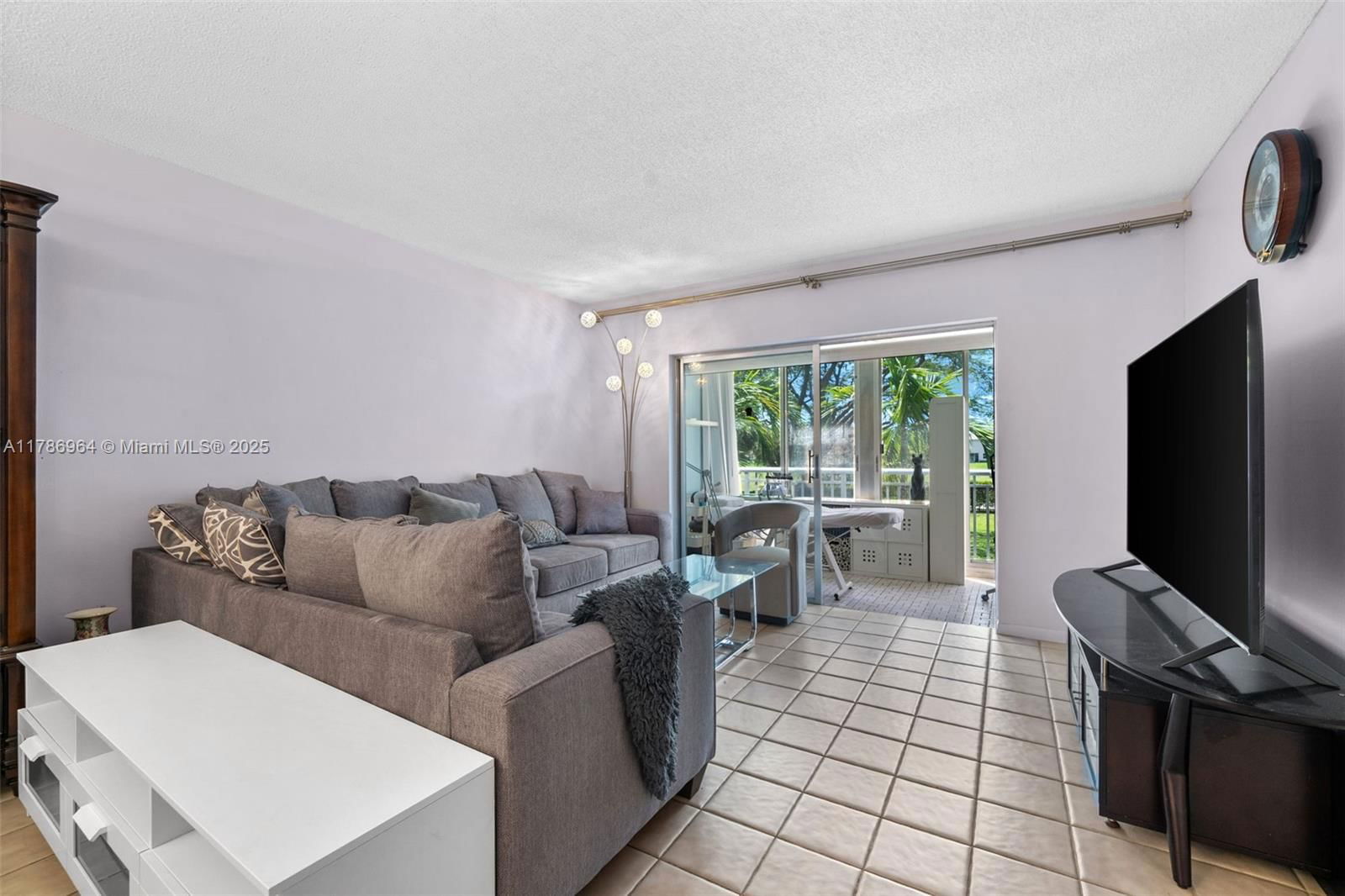 Real estate property located at 3800 Hillcrest Dr #210, Broward, Hillcrest East No 25 Cond, Hollywood, FL