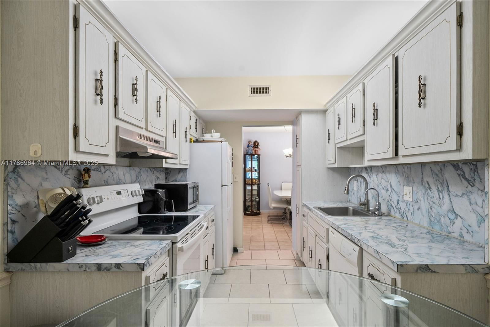 Real estate property located at 3800 Hillcrest Dr #210, Broward, Hillcrest East No 25 Cond, Hollywood, FL