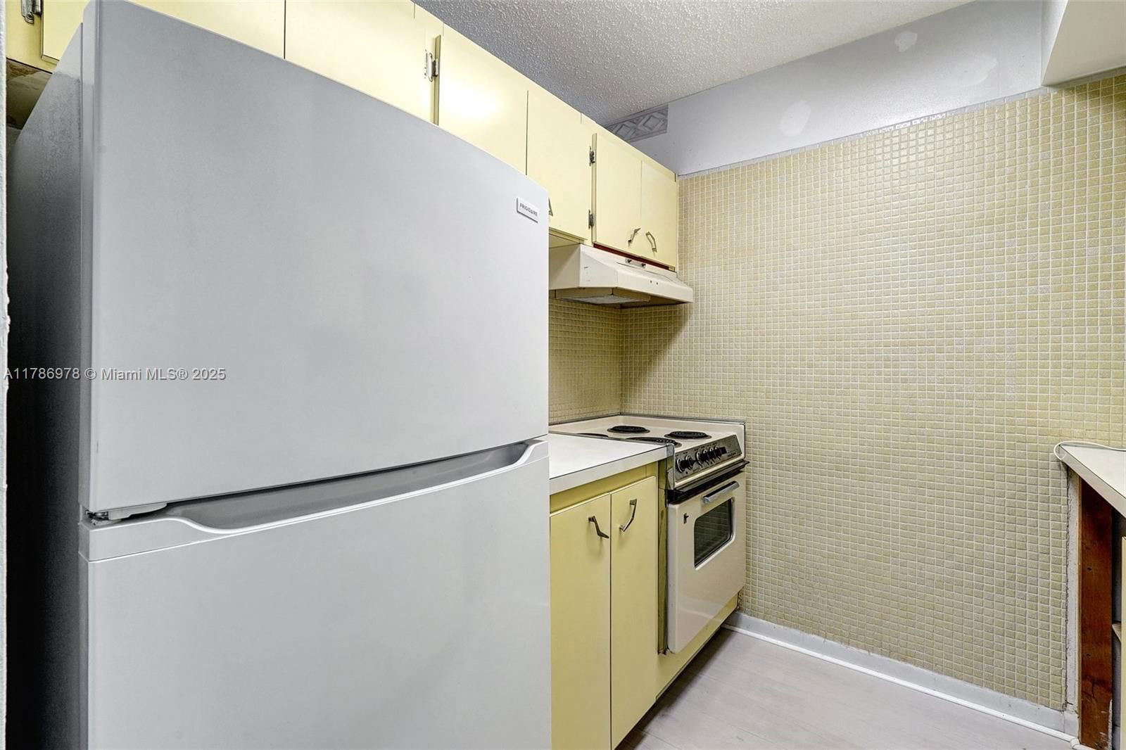Real estate property located at 15610 6th Ave #34D, Miami-dade, Golden Towers Co-op, Miami, FL