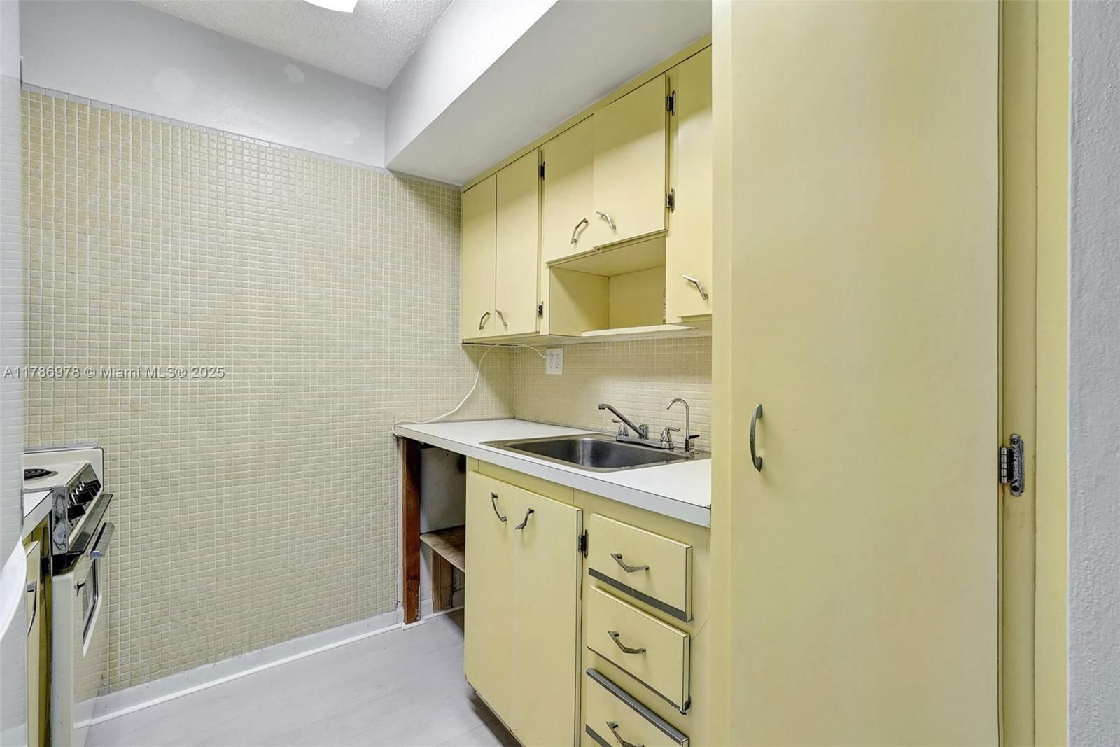 Real estate property located at 15610 6th Ave #34D, Miami-dade, Golden Towers Co-op, Miami, FL