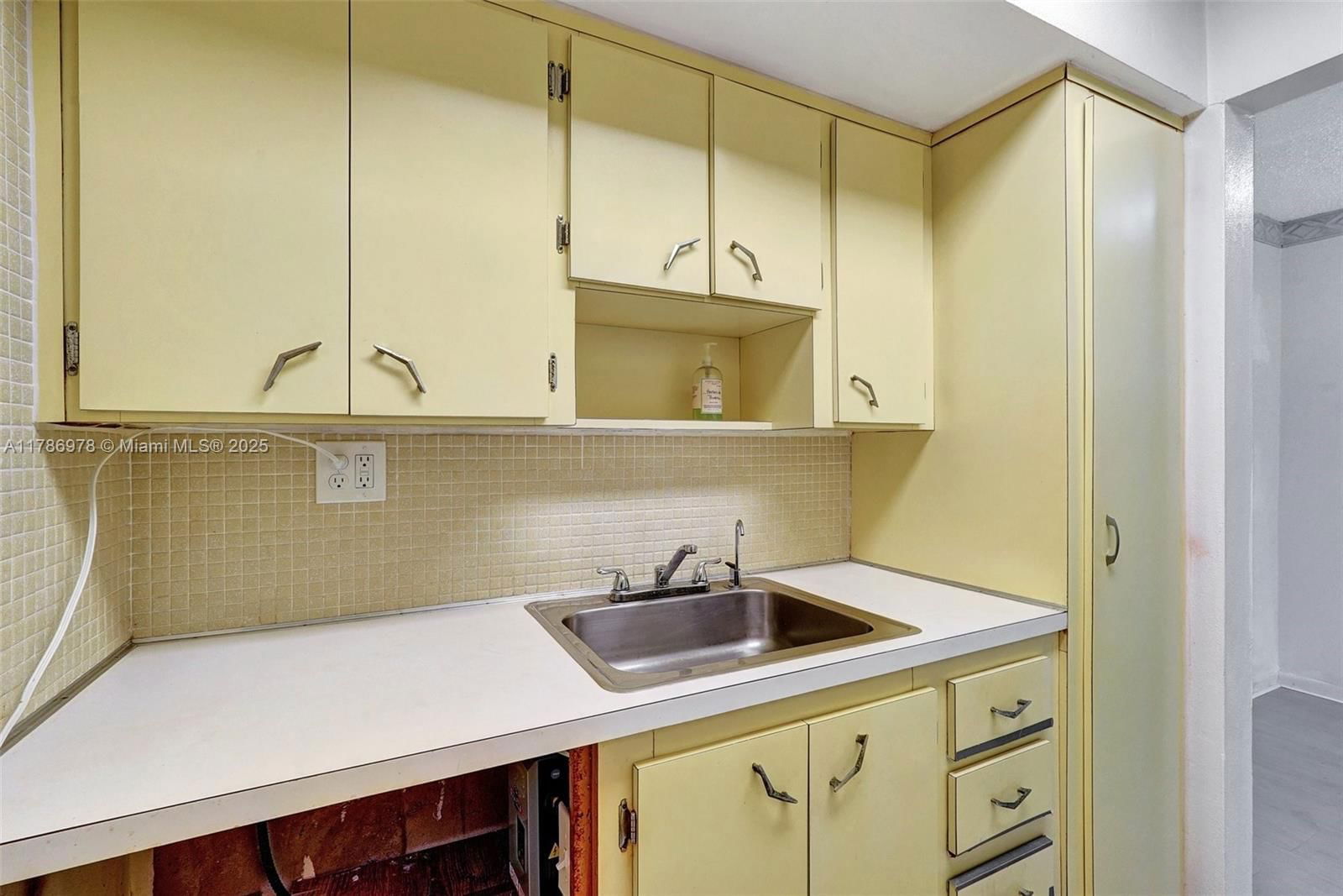 Real estate property located at 15610 6th Ave #34D, Miami-dade, Golden Towers Co-op, Miami, FL