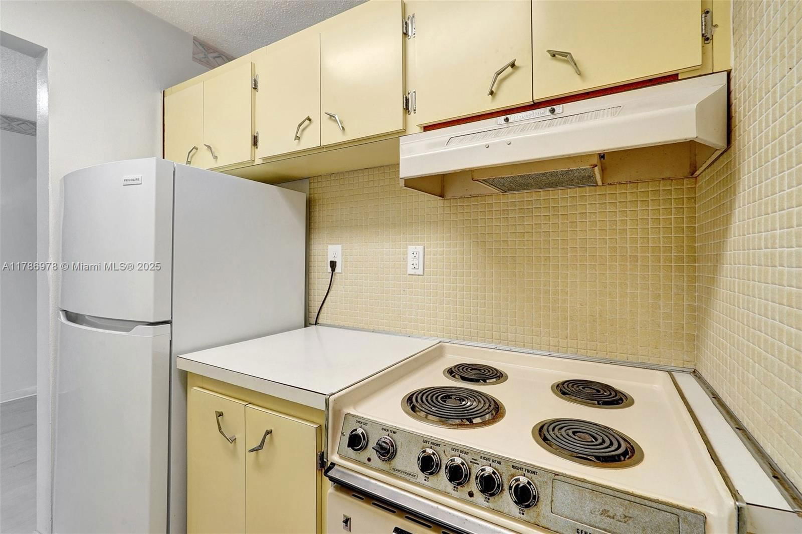 Real estate property located at 15610 6th Ave #34D, Miami-dade, Golden Towers Co-op, Miami, FL