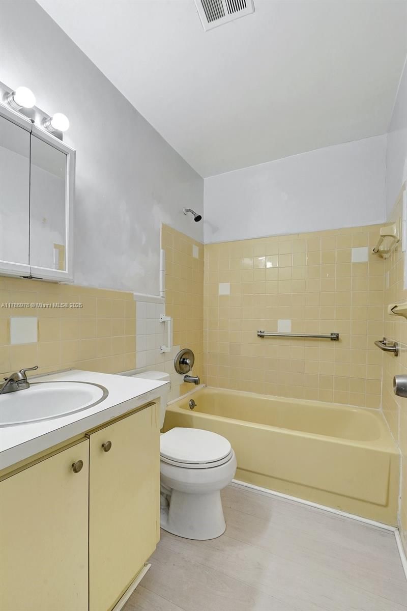 Real estate property located at 15610 6th Ave #34D, Miami-dade, Golden Towers Co-op, Miami, FL