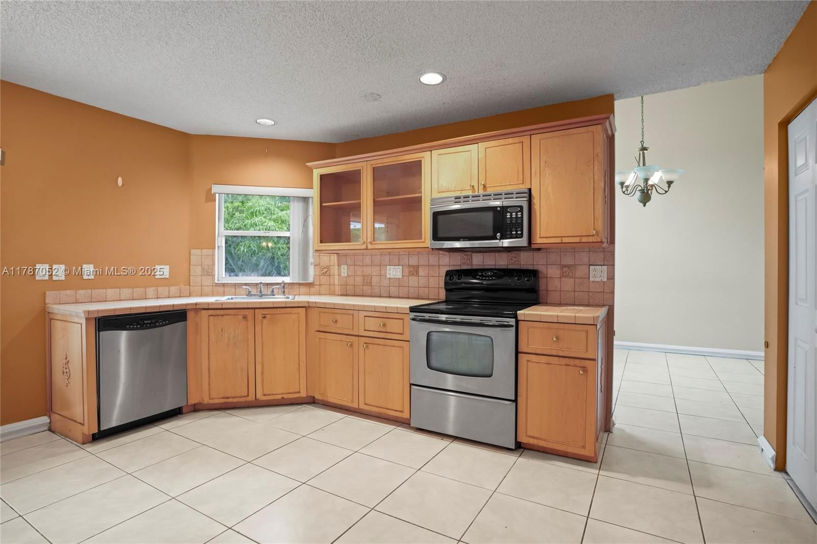 Real estate property located at 18405 9th Ct, Broward, Chapel Lake Estates, Pembroke Pines, FL