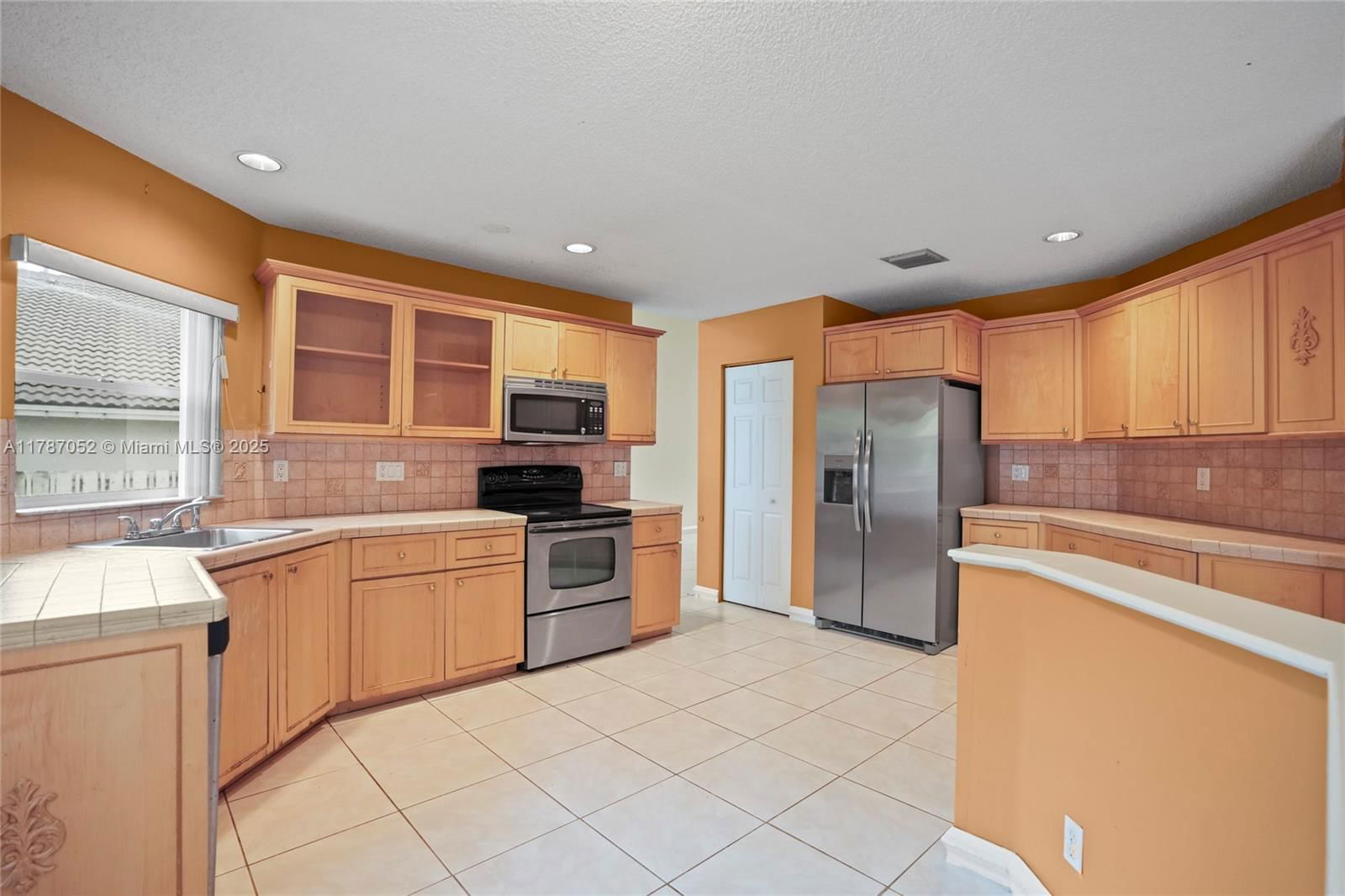Real estate property located at 18405 9th Ct, Broward, Chapel Lake Estates, Pembroke Pines, FL