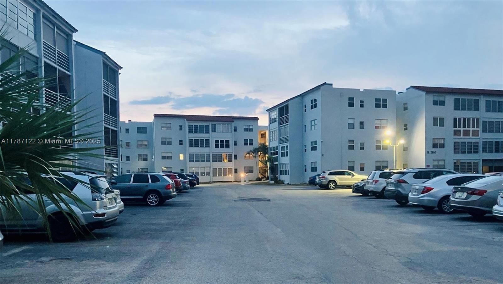 Real estate property located at 2840 Somerset Dr #410M, Broward, Somerset At Lauderdale La, Lauderdale Lakes, FL