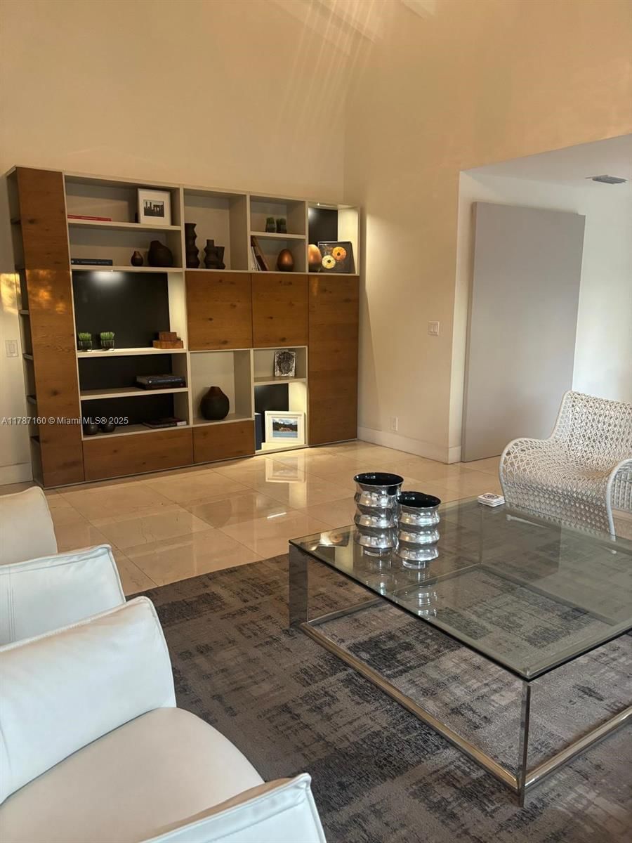 Real estate property located at 2210 202nd St, Miami-dade, Oak Forest Second Addn, Miami, FL