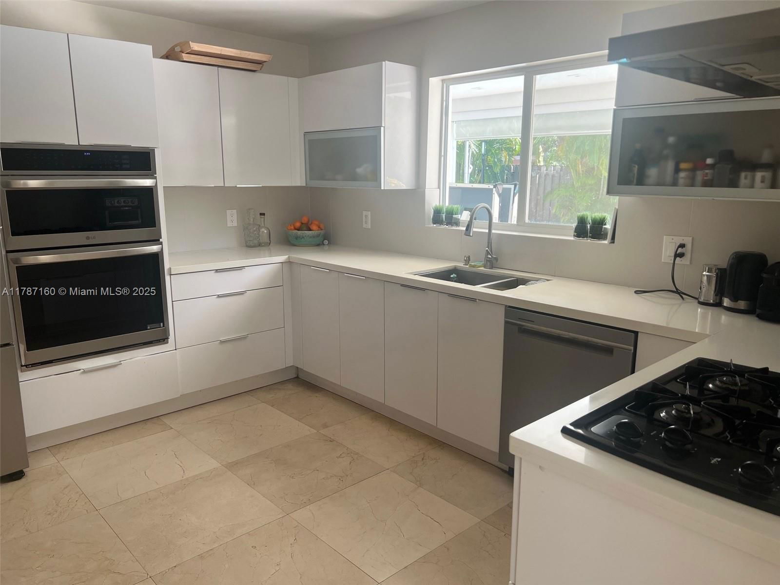 Real estate property located at 2210 202nd St, Miami-dade, Oak Forest Second Addn, Miami, FL