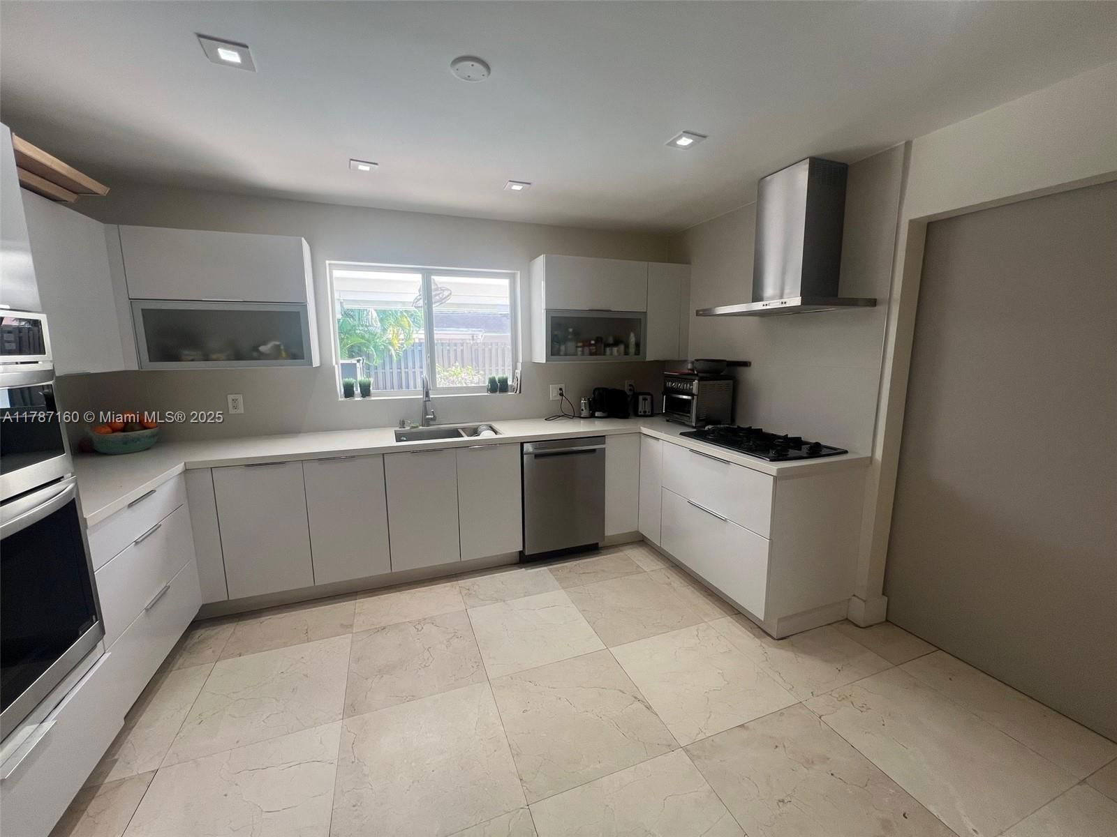 Real estate property located at 2210 202nd St, Miami-dade, Oak Forest Second Addn, Miami, FL