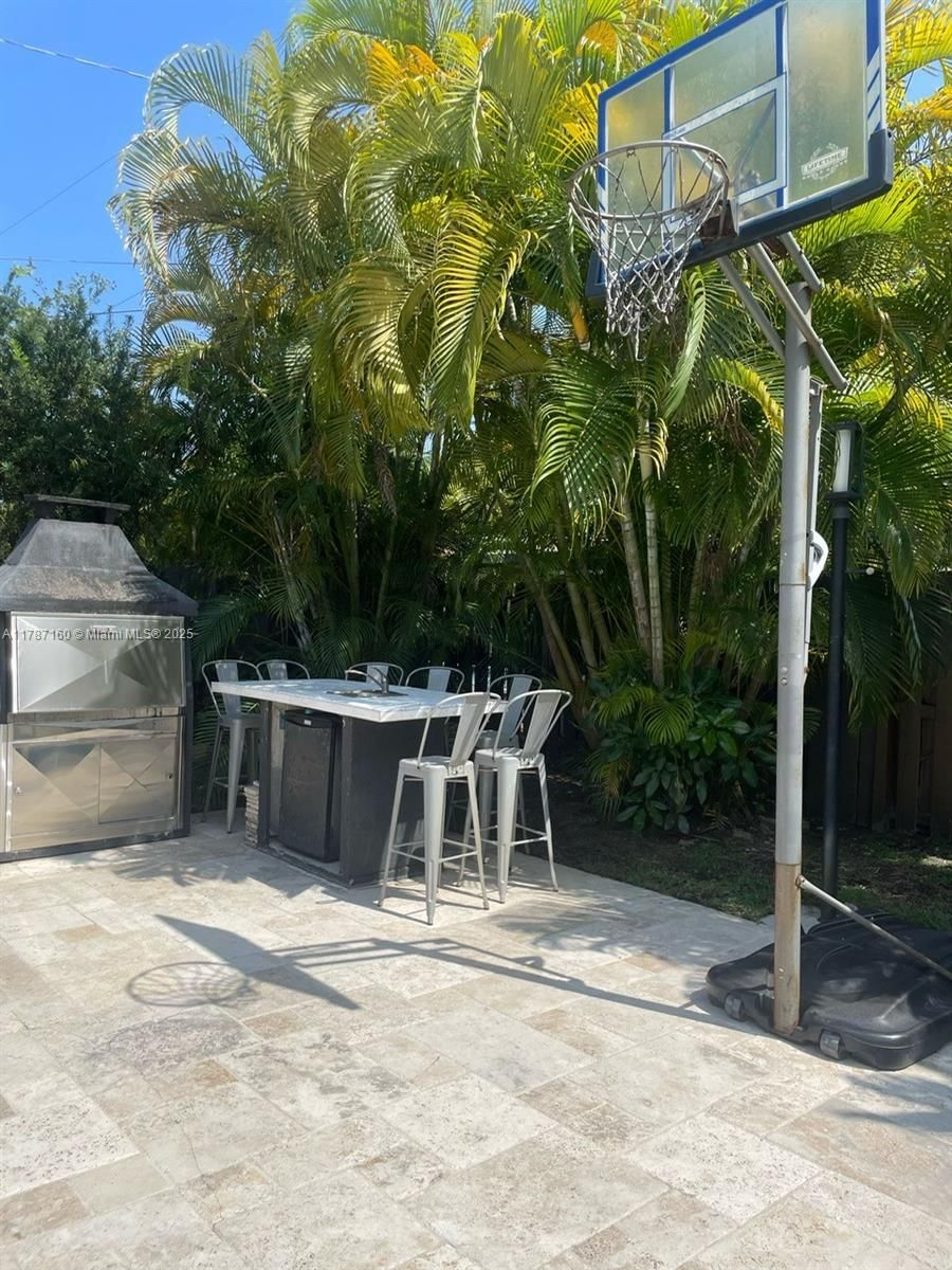 Real estate property located at 2210 202nd St, Miami-dade, Oak Forest Second Addn, Miami, FL