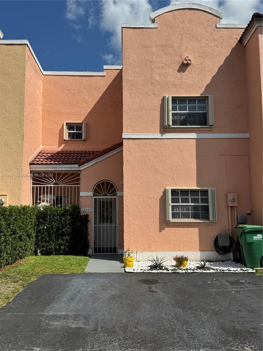 Real estate property located at 12355 7th Ln, Miami-dade, Lake Pointe Sec 1, Miami, FL
