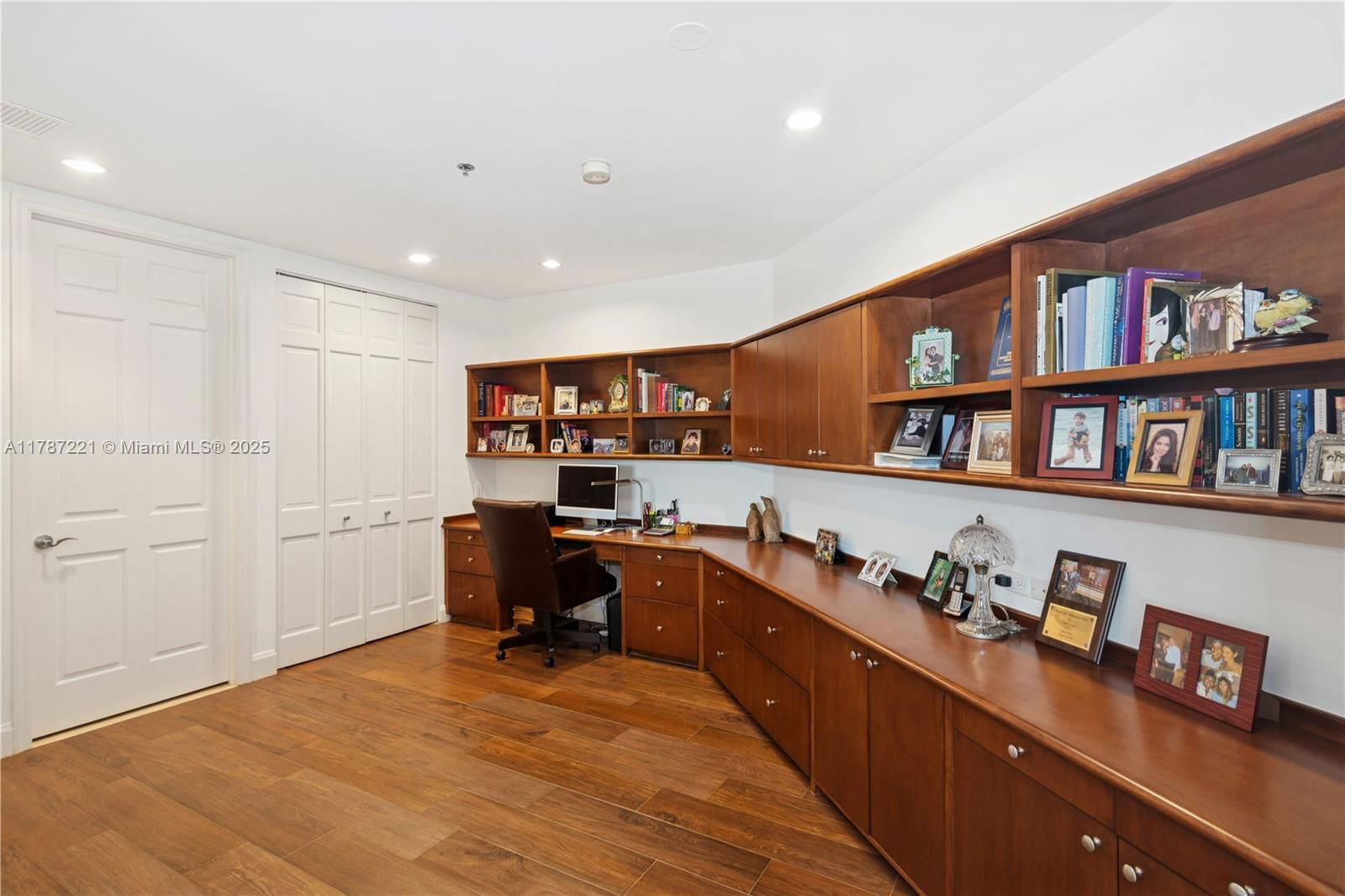 Real estate property located at 13645 Deering Bay Dr PH 164, Miami-dade, Deering Bay Condo I, Coral Gables, FL