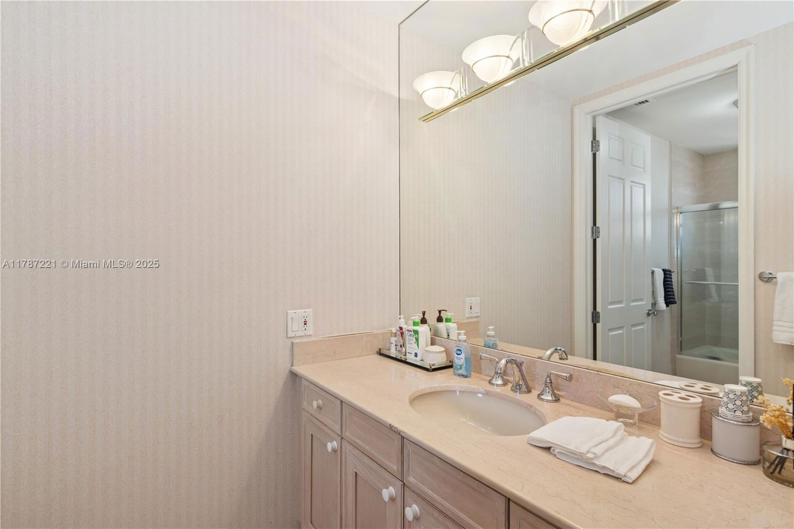 Real estate property located at 13645 Deering Bay Dr PH 164, Miami-dade, Deering Bay Condo I, Coral Gables, FL
