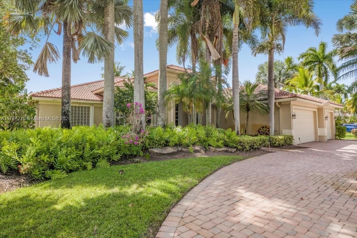 Real estate property located at 1525 Victoria Isle Way, Broward, Weston Hills, Weston, FL