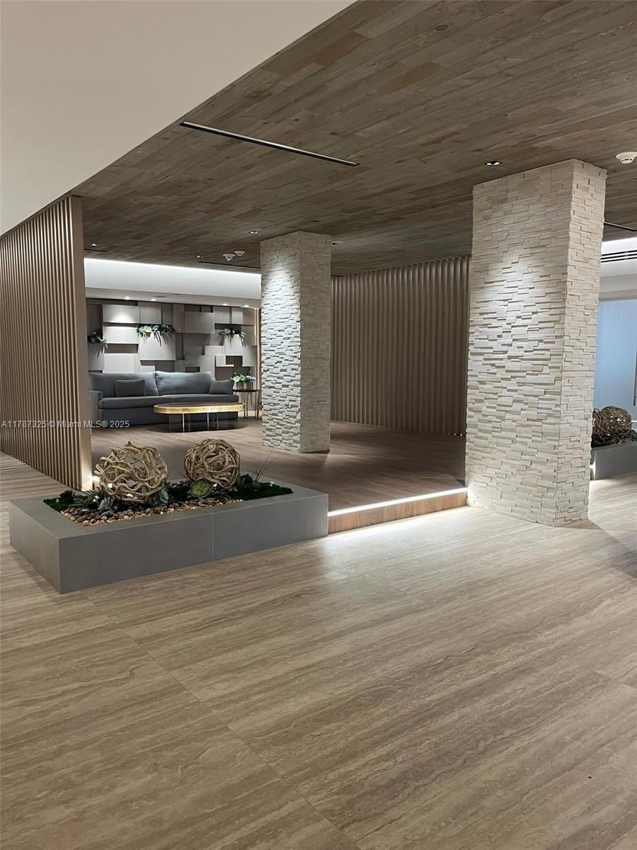 Real estate property located at 2301 Collins Ave #628, Miami-dade, Roney Palace Condo, Miami Beach, FL