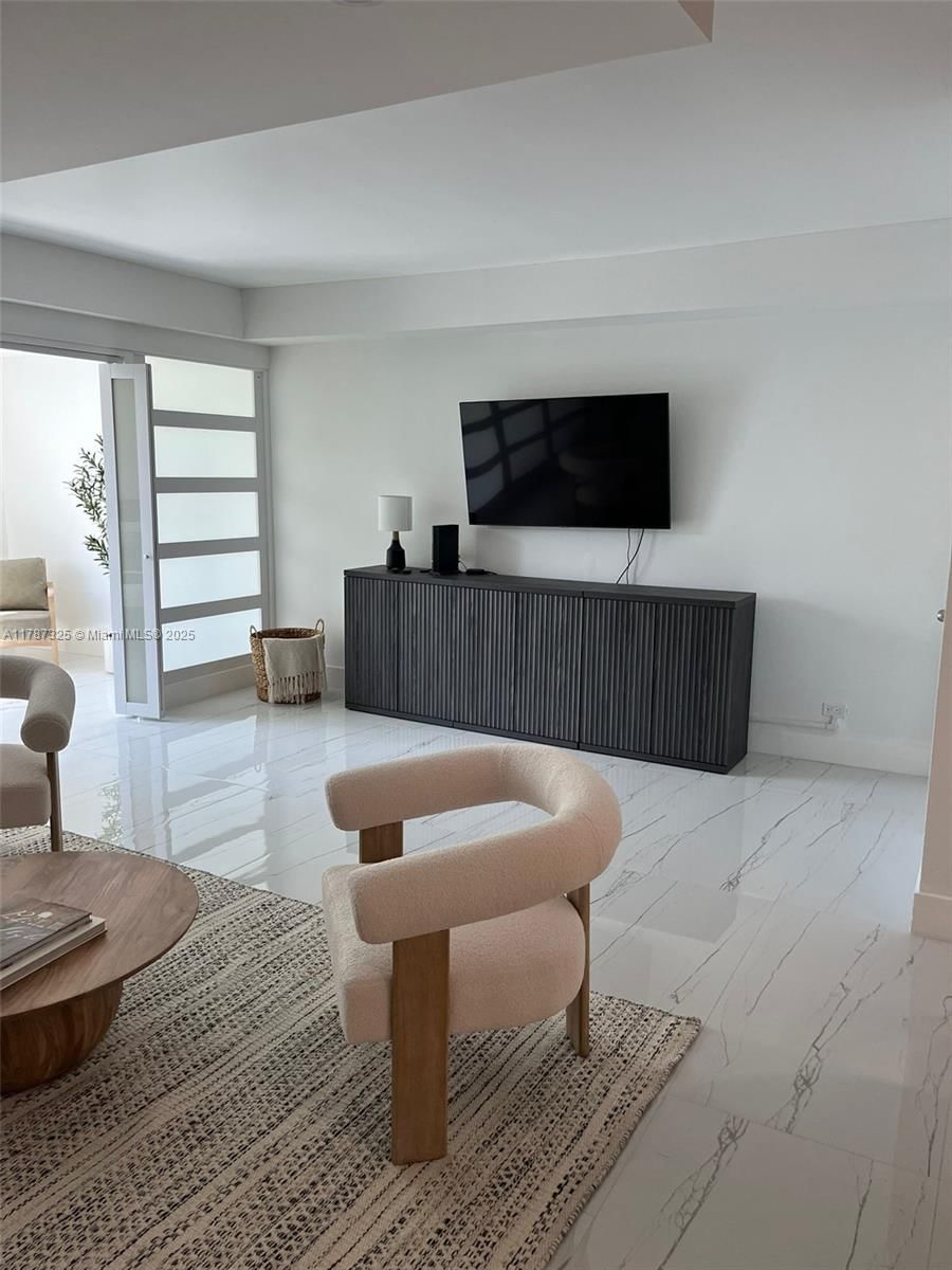 Real estate property located at 2301 Collins Ave #628, Miami-dade, Roney Palace Condo, Miami Beach, FL