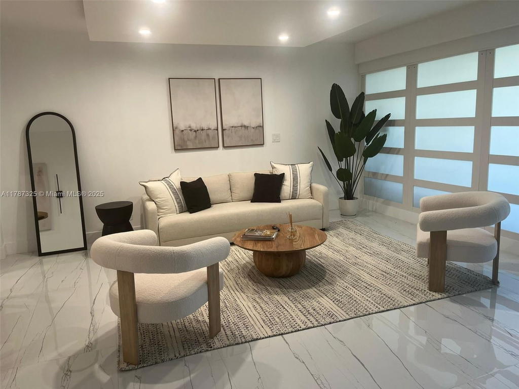 Real estate property located at 2301 Collins Ave #628, Miami-dade, Roney Palace Condo, Miami Beach, FL