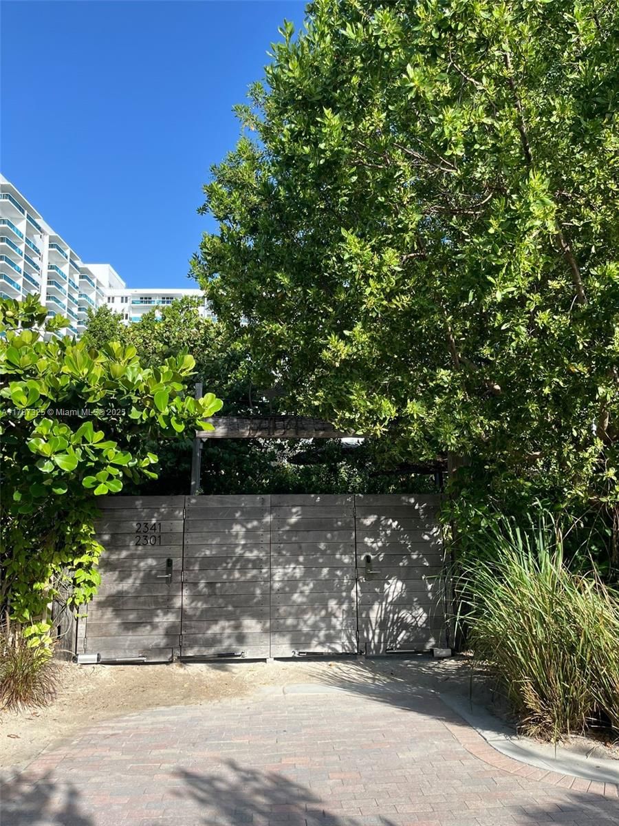 Real estate property located at 2301 Collins Ave #628, Miami-dade, Roney Palace Condo, Miami Beach, FL
