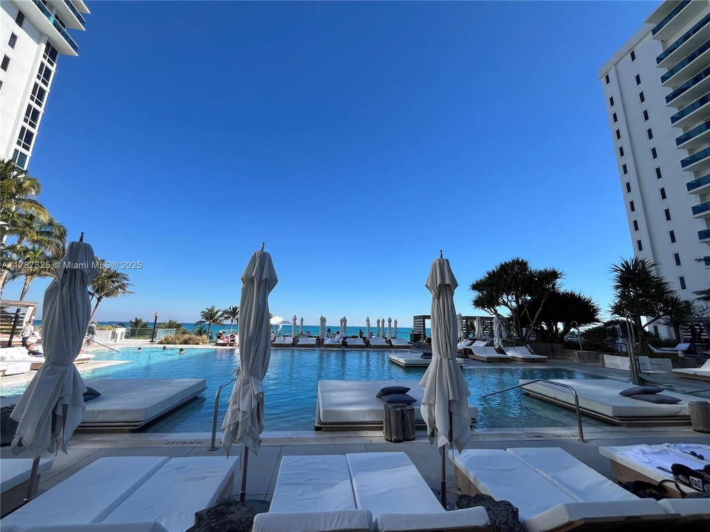 Real estate property located at 2301 Collins Ave #628, Miami-dade, Roney Palace Condo, Miami Beach, FL