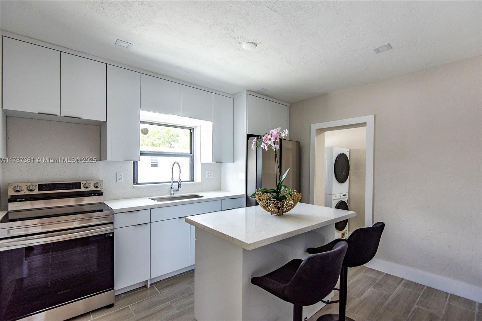 Real estate property located at 1710 6th Ave, Miami-dade, 6th Addn To Hialeah, Hialeah, FL