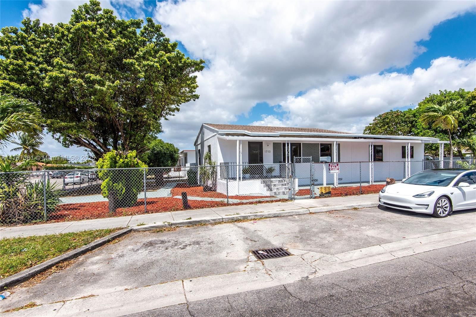 Real estate property located at 1710 6th Ave, Miami-dade, 6th Addn To Hialeah, Hialeah, FL