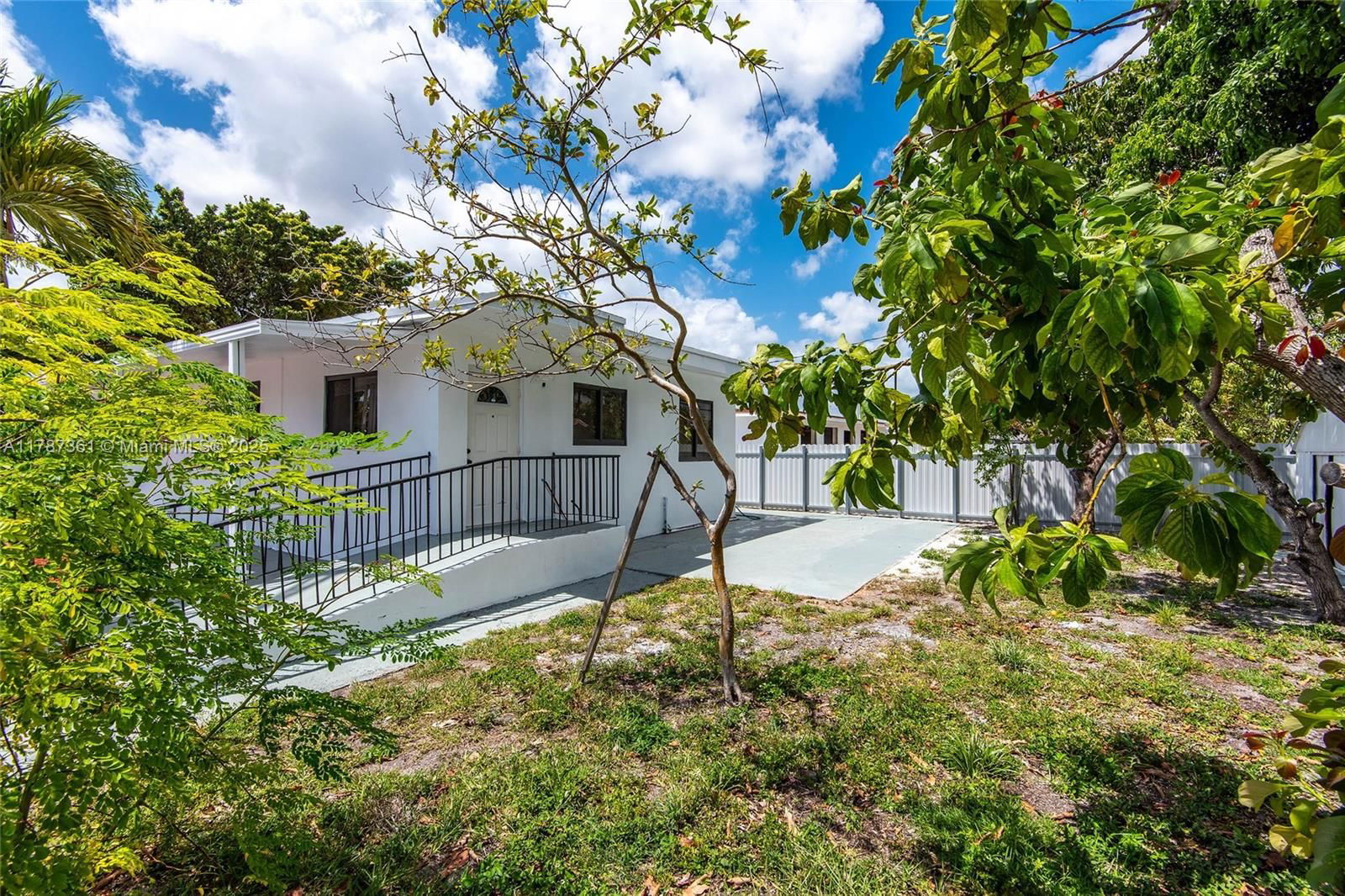 Real estate property located at 1710 6th Ave, Miami-dade, 6th Addn To Hialeah, Hialeah, FL