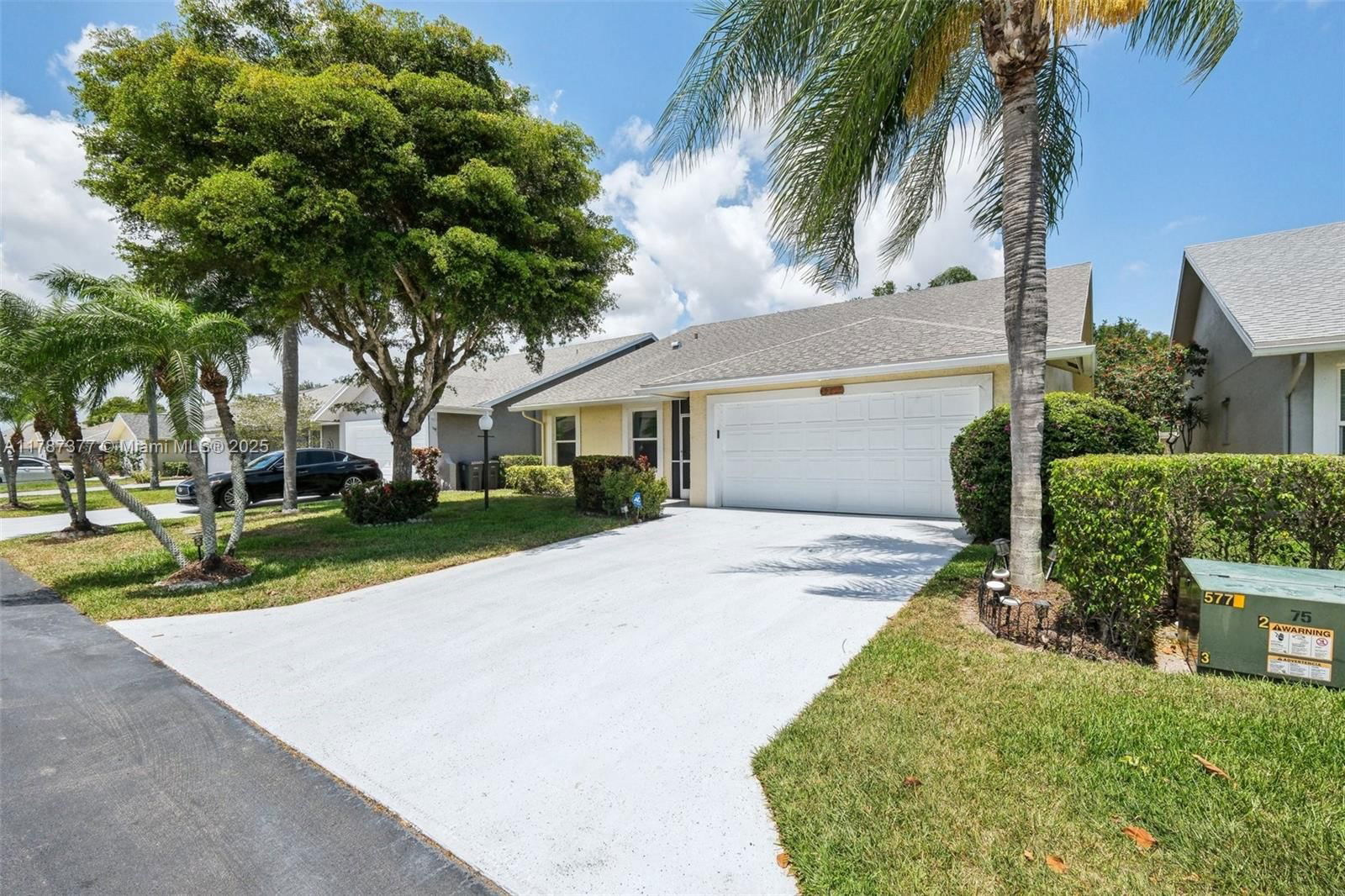Real estate property located at 5260 Tiffany Anne Cir, Palm Beach, Cypress Lakes 10, West Palm Beach, FL