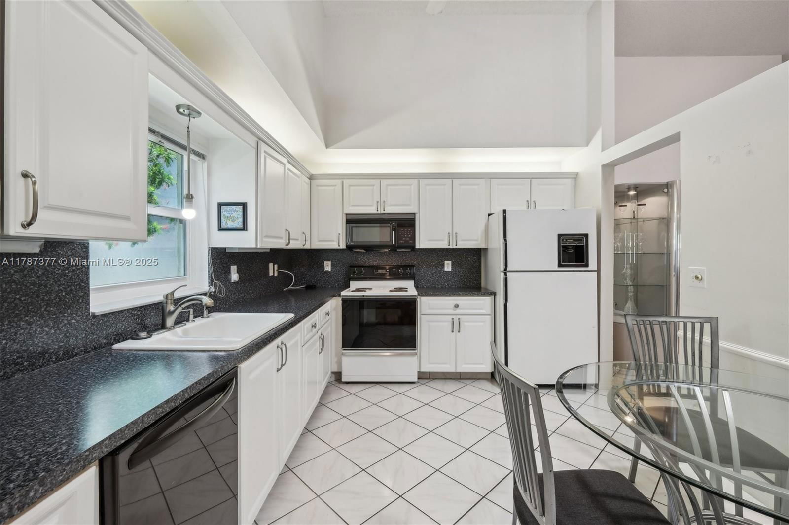 Real estate property located at 5260 Tiffany Anne Cir, Palm Beach, Cypress Lakes 10, West Palm Beach, FL