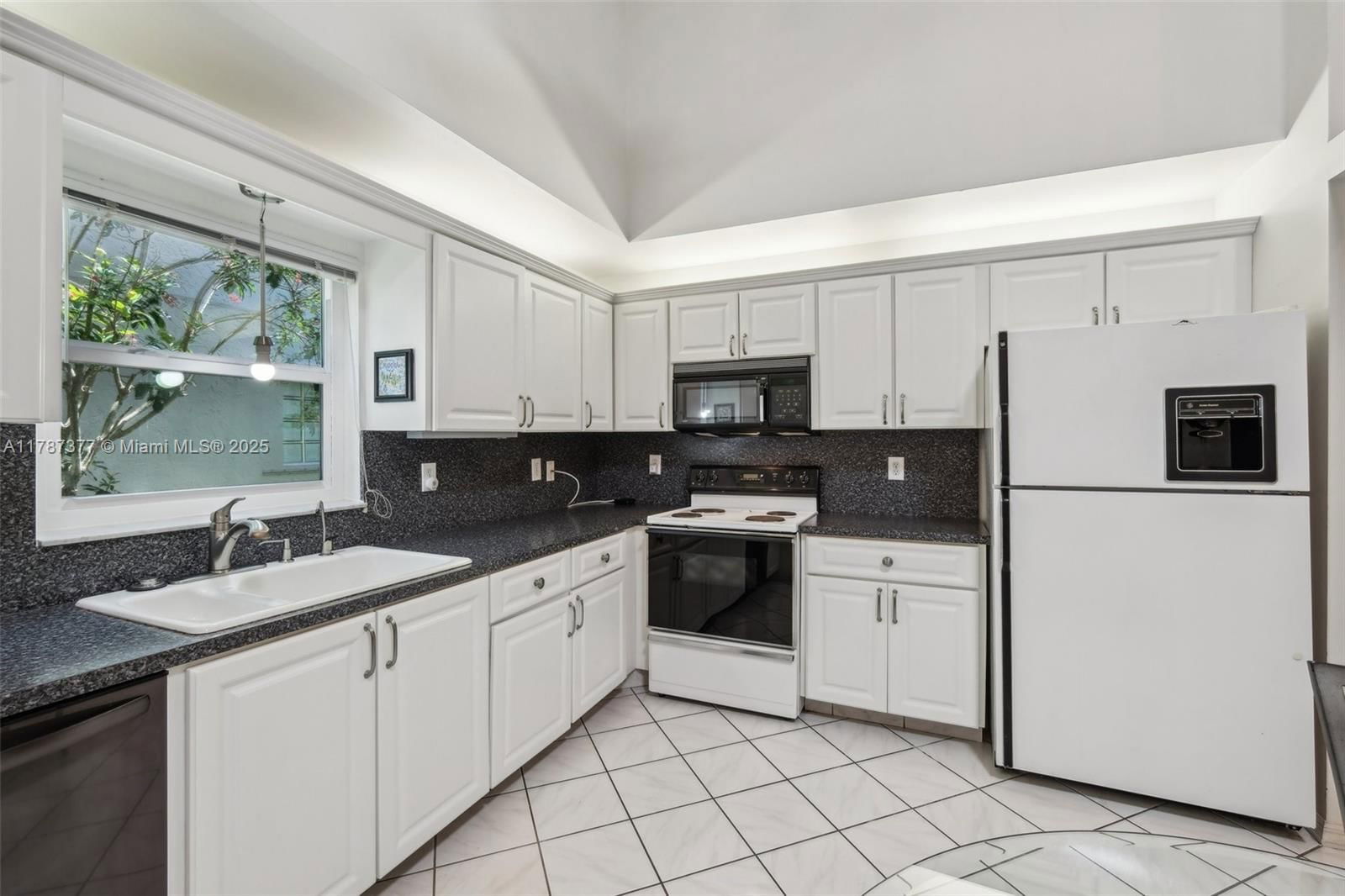 Real estate property located at 5260 Tiffany Anne Cir, Palm Beach, Cypress Lakes 10, West Palm Beach, FL