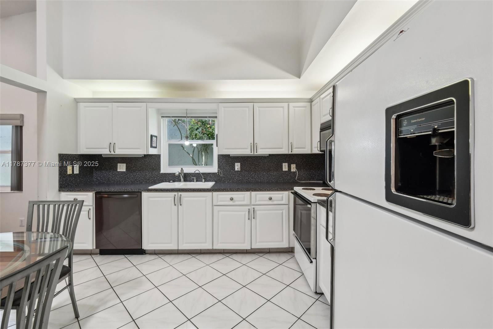 Real estate property located at 5260 Tiffany Anne Cir, Palm Beach, Cypress Lakes 10, West Palm Beach, FL