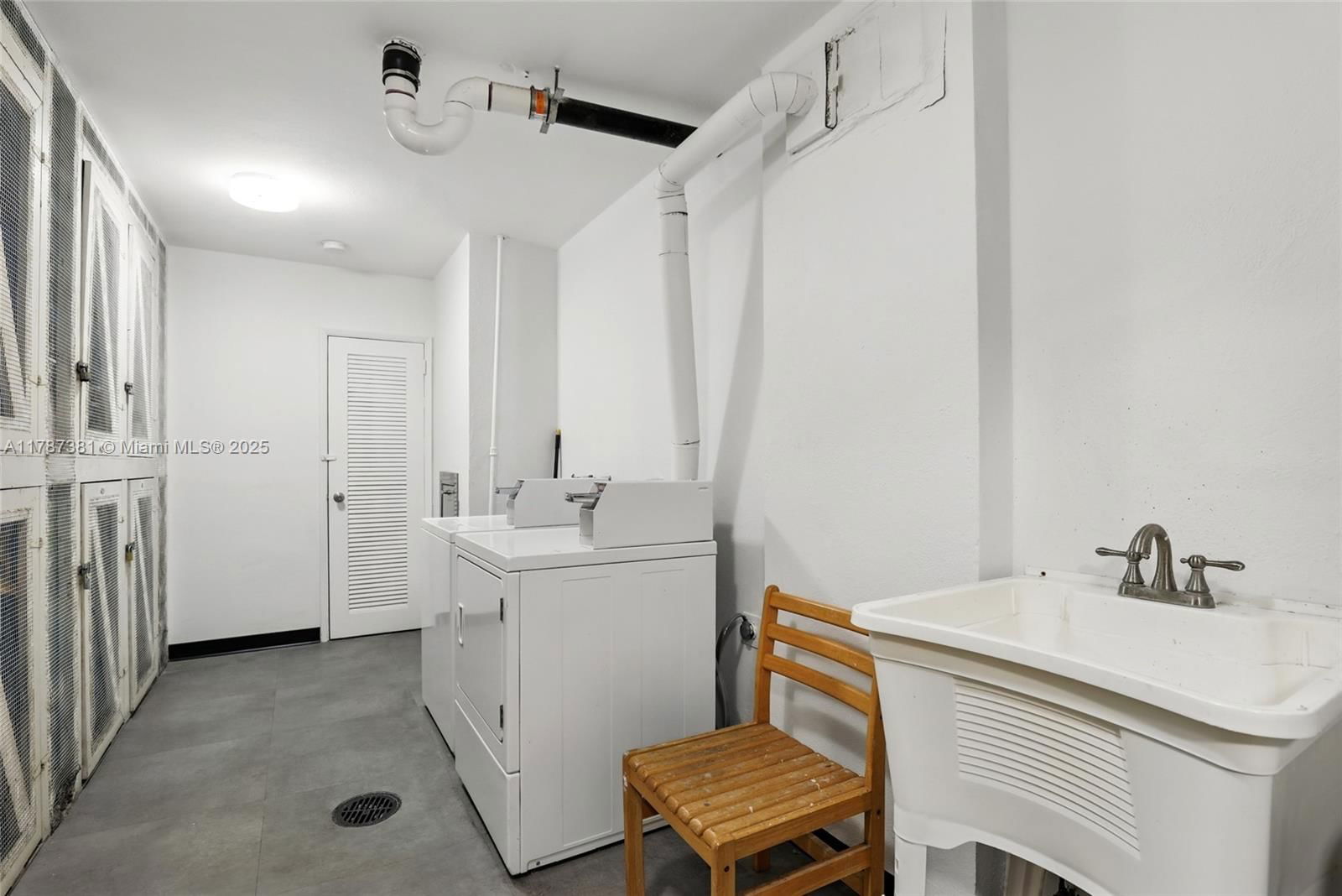 Real estate property located at 1831 38th St #402, Broward, Coral Lake Tower Condo, Oakland Park, FL
