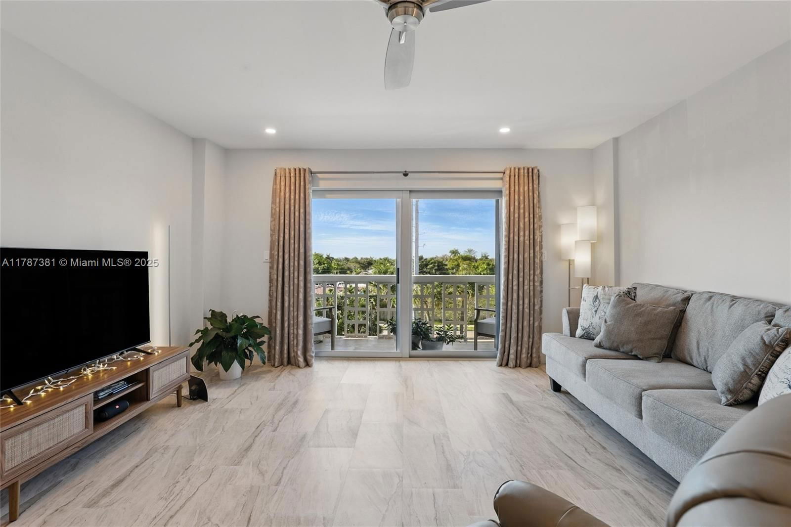 Real estate property located at 1831 38th St #402, Broward, Coral Lake Tower Condo, Oakland Park, FL