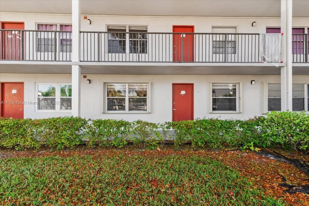 Real estate property located at 1251 134th Way #106A, Broward, Ivanhoe West At Century V, Pembroke Pines, FL
