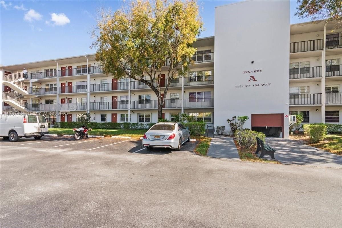 Real estate property located at 1251 134th Way #106A, Broward, Ivanhoe West At Century V, Pembroke Pines, FL