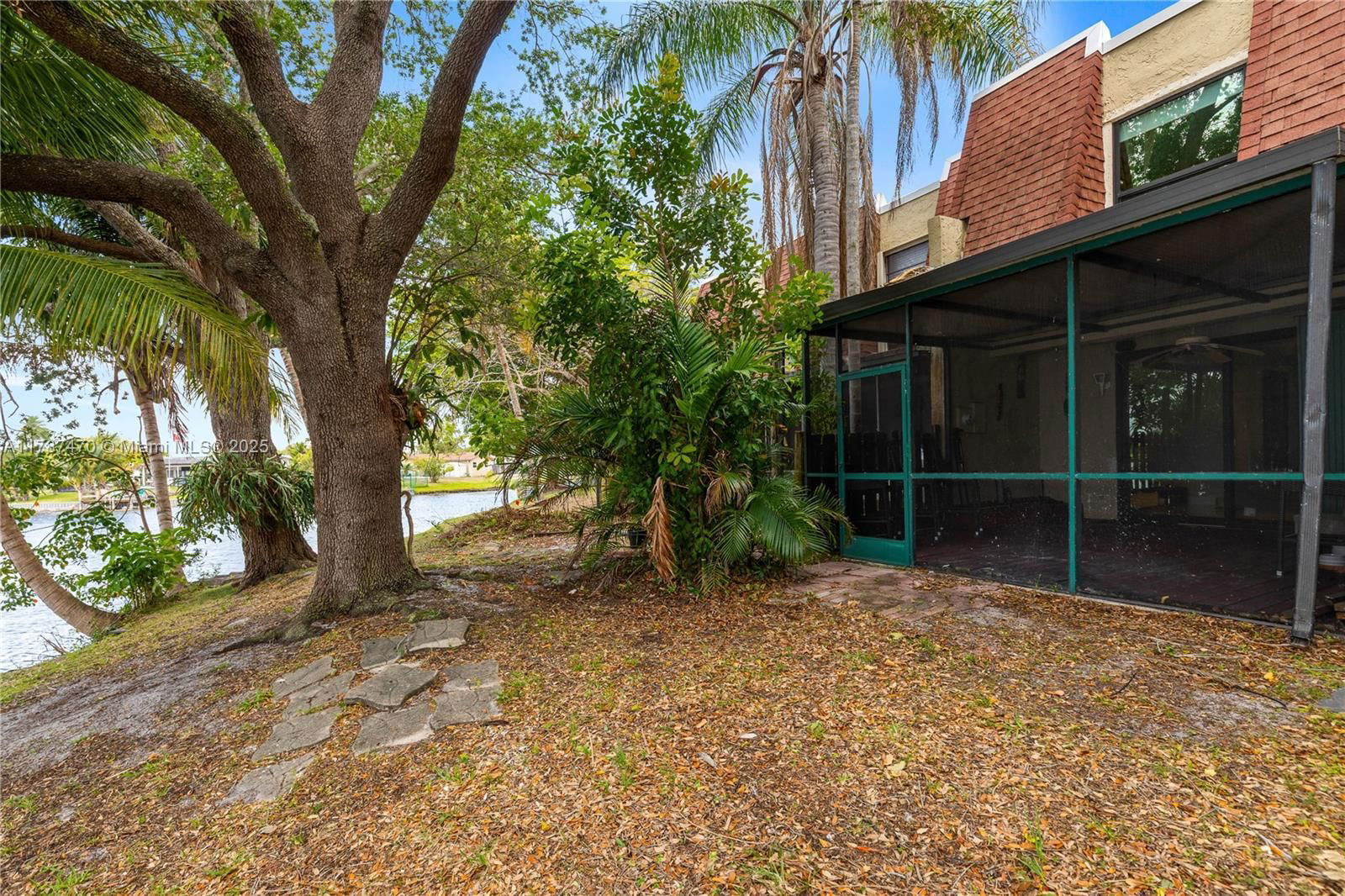 Real estate property located at 8956 Palm Tree Ln #8956, Broward, Westview Condominium Noone, Pembroke Pines, FL