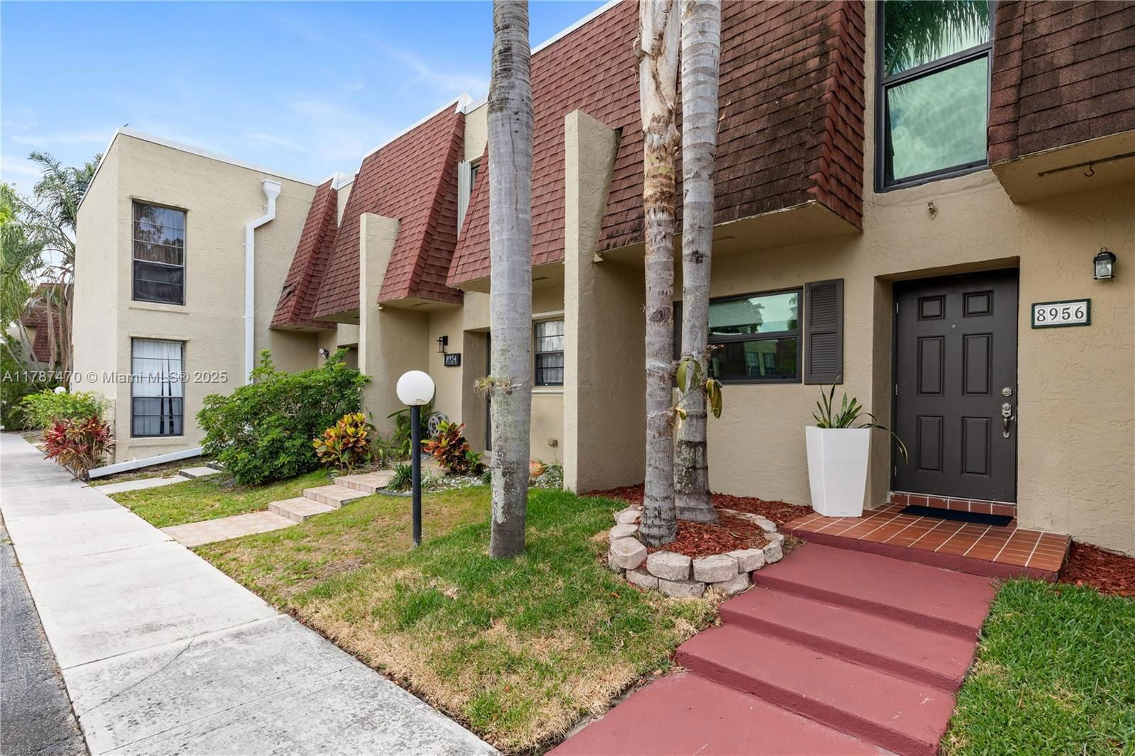 Real estate property located at 8956 Palm Tree Ln #8956, Broward, Westview Condominium Noone, Pembroke Pines, FL