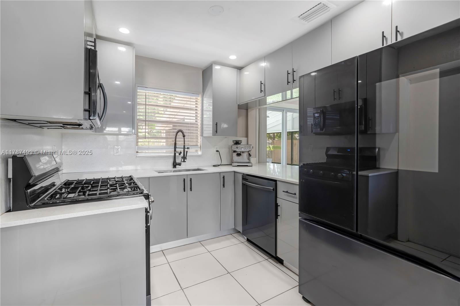 Real estate property located at 6501 Scott St, Broward, Driftwood Plaza, Hollywood, FL