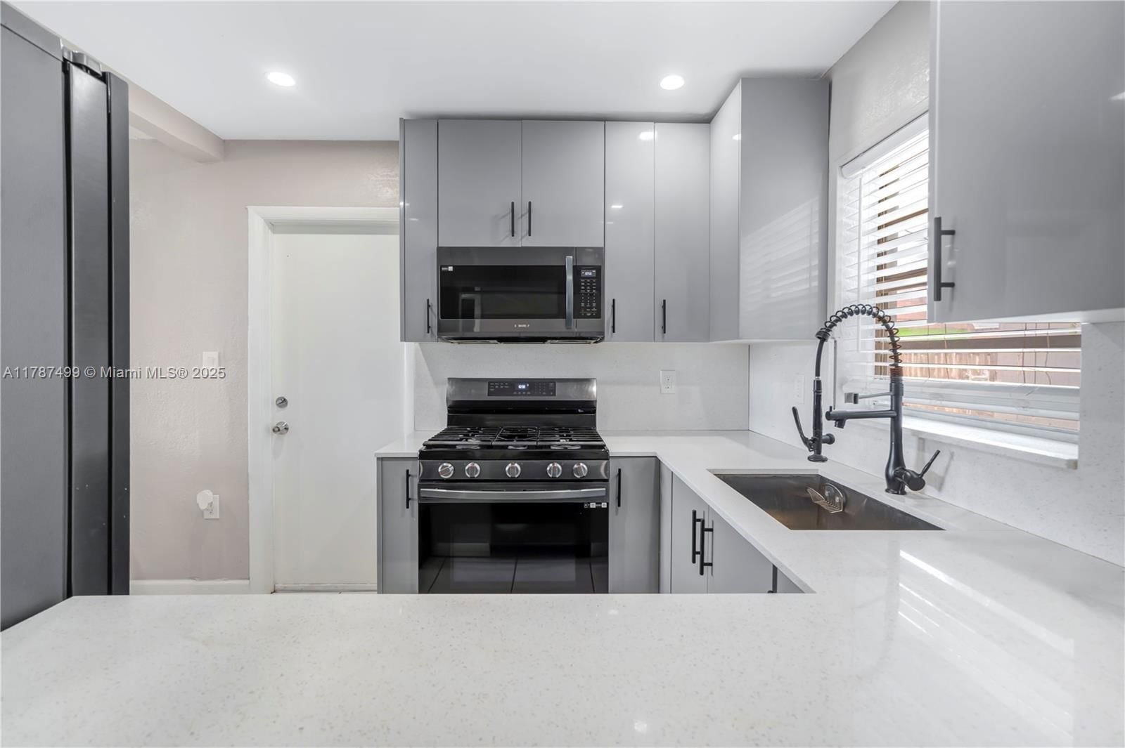 Real estate property located at 6501 Scott St, Broward, Driftwood Plaza, Hollywood, FL