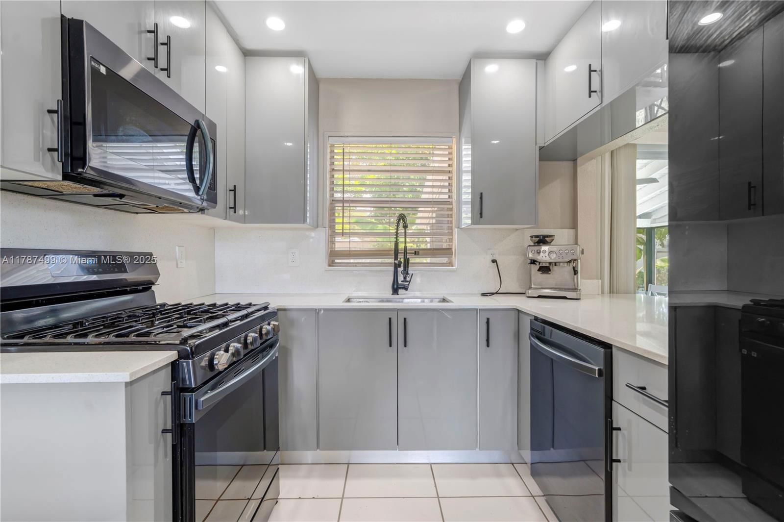 Real estate property located at 6501 Scott St, Broward, Driftwood Plaza, Hollywood, FL