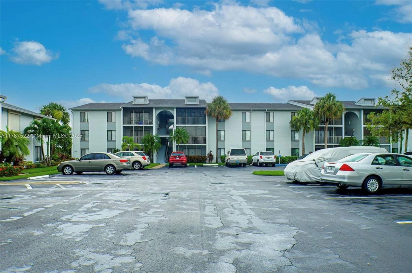 Real estate property located at 4701 Lakeside Club Blvd #18, Lee, Pine Ridge At Ft Myers, Fort Myers, FL
