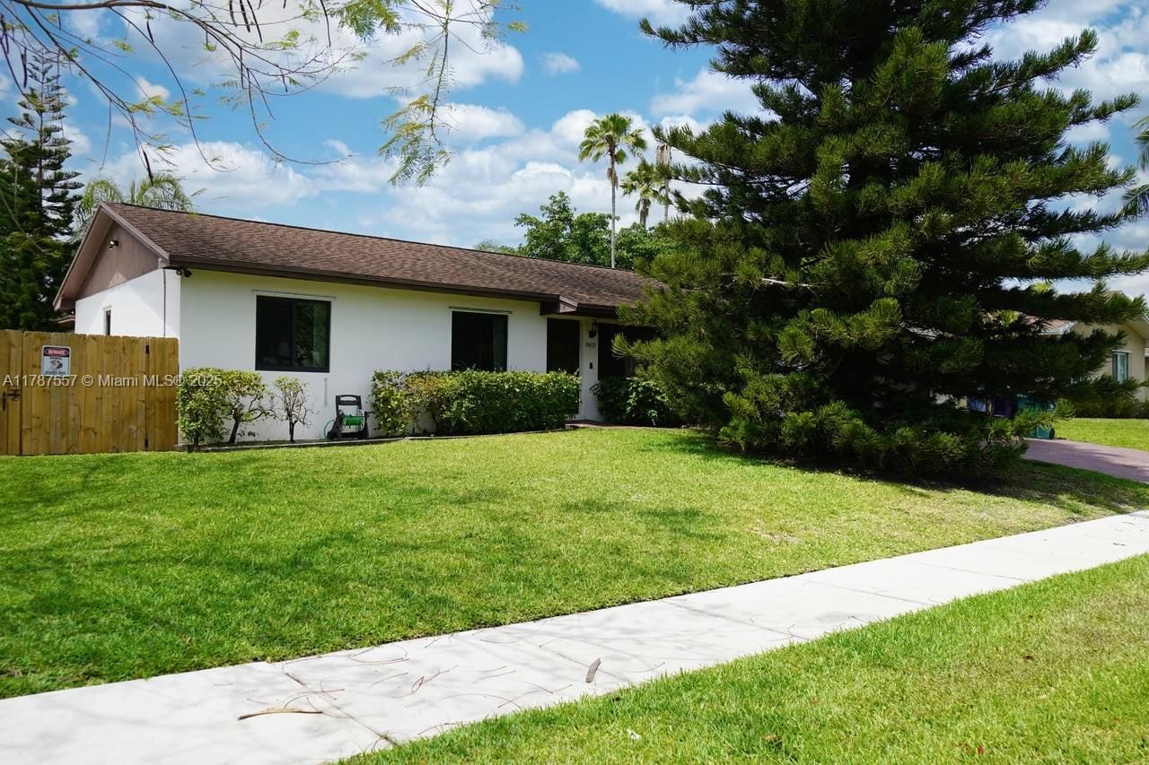 Real estate property located at 19612 87th Pl, Miami-dade, Elmar, Cutler Bay, FL