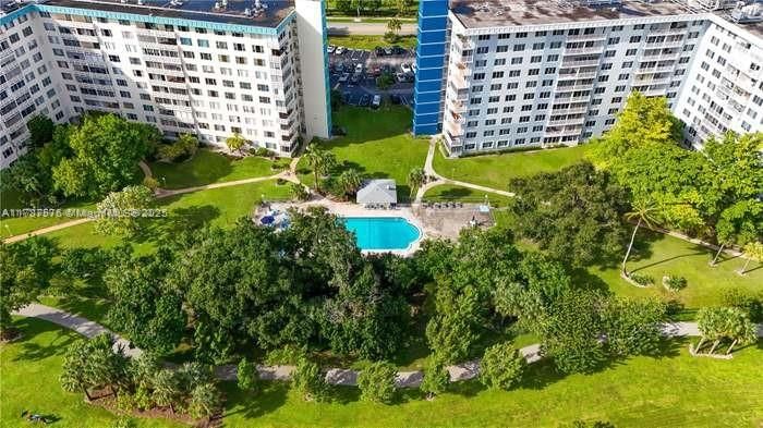 Real estate property located at 4200 Hillcrest Dr #1017, Broward, Hillcrest East No 24 Cond, Hollywood, FL
