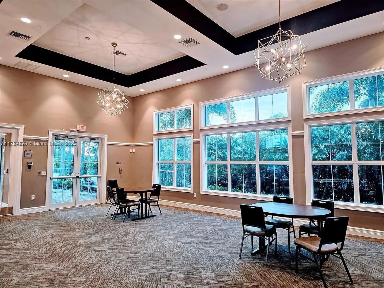 Real estate property located at 4200 Hillcrest Dr #1017, Broward, Hillcrest East No 24 Cond, Hollywood, FL