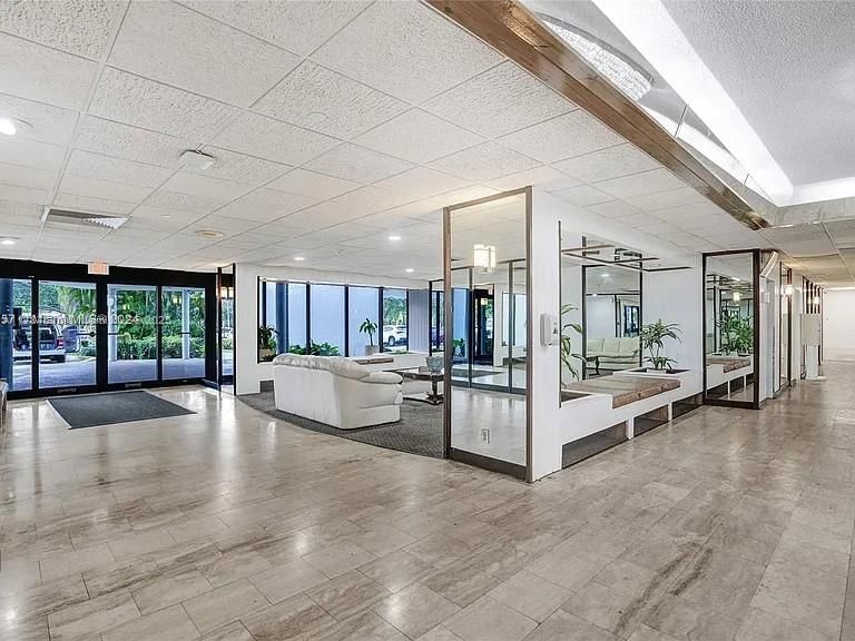 Real estate property located at 4200 Hillcrest Dr #1017, Broward, Hillcrest East No 24 Cond, Hollywood, FL